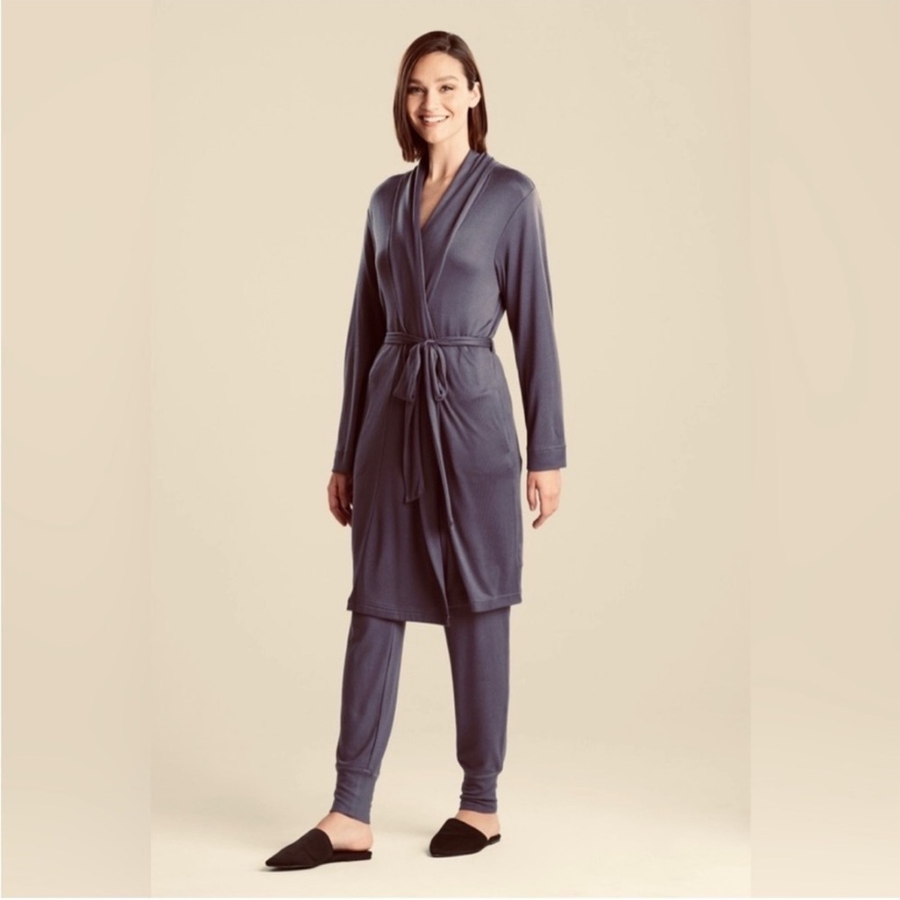 Natori Gray Naya Long Sleeve Wrap Robe size Medium